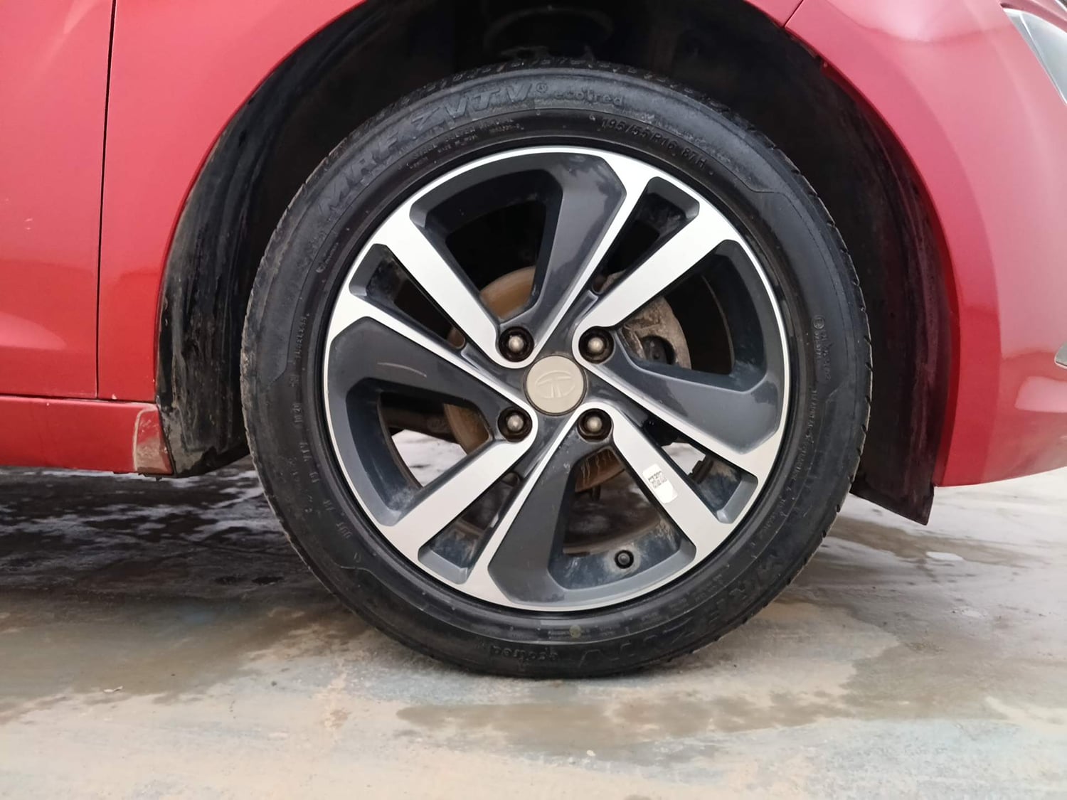 Used 2020 Tata Altroz XZ Petrol Petrol Manual tyres RIGHT FRONT TYRE RIM VIEW