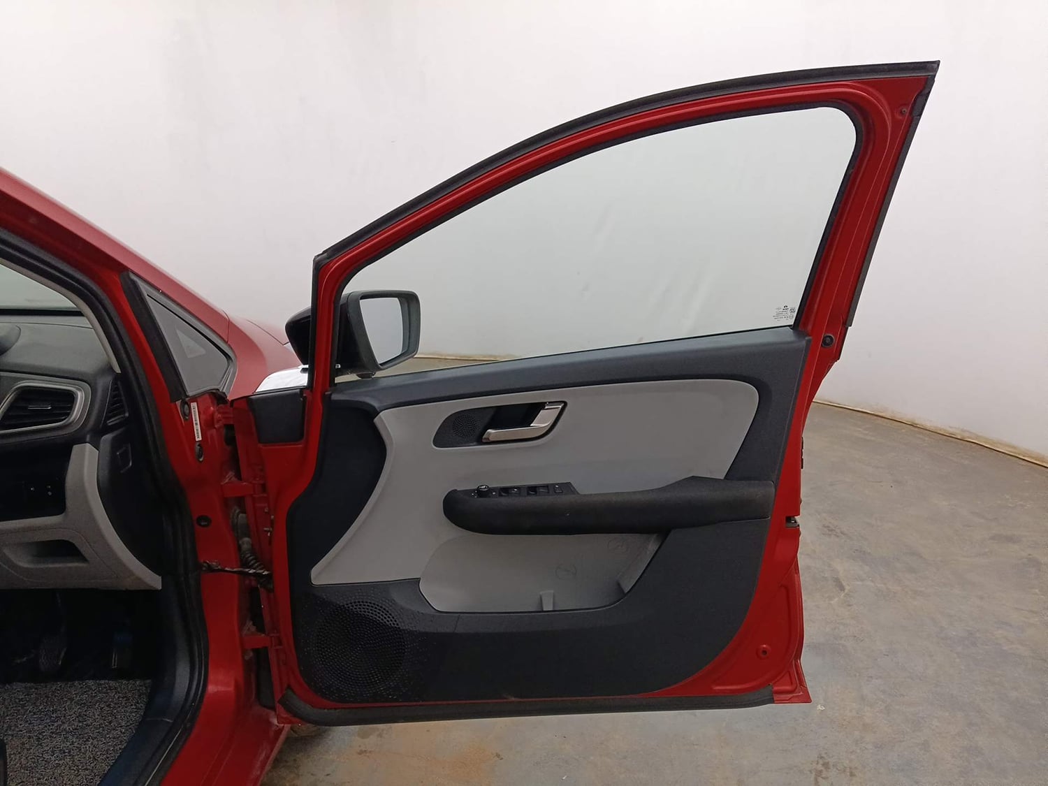 Used 2020 Tata Altroz XZ Petrol Petrol Manual interior RIGHT FRONT DOOR OPEN VIEW