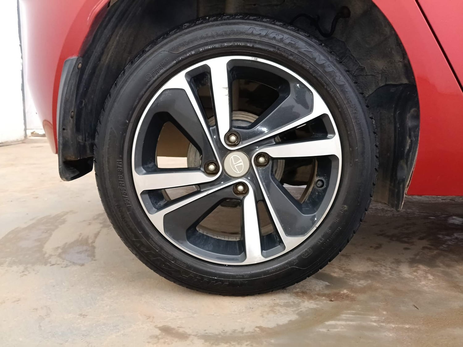 Used 2020 Tata Altroz XZ Petrol Petrol Manual tyres RIGHT REAR TYRE RIM VIEW