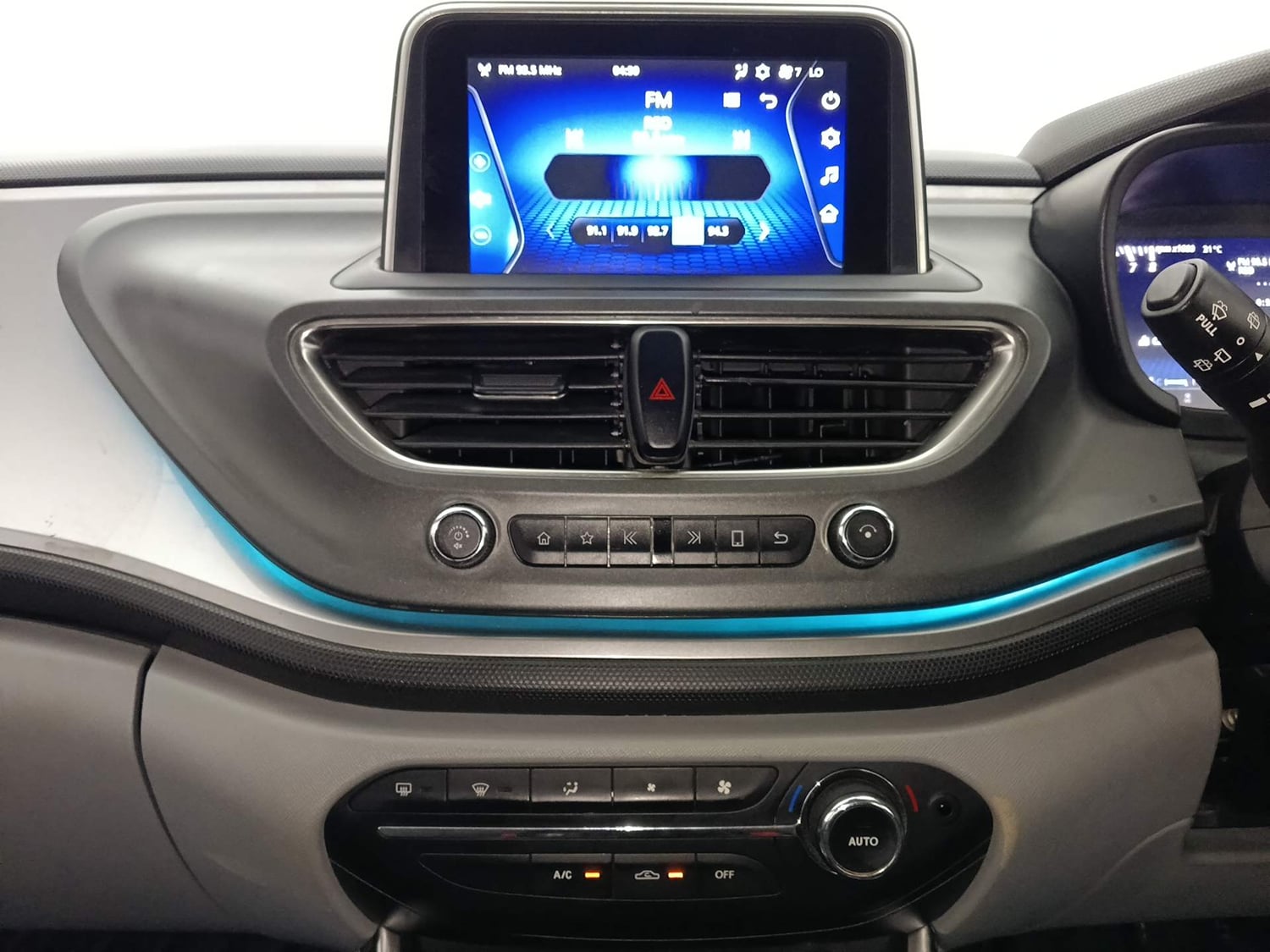 Used 2020 Tata Altroz XZ Petrol Petrol Manual interior MUSIC SYSTEM & AC CONTROL VIEW