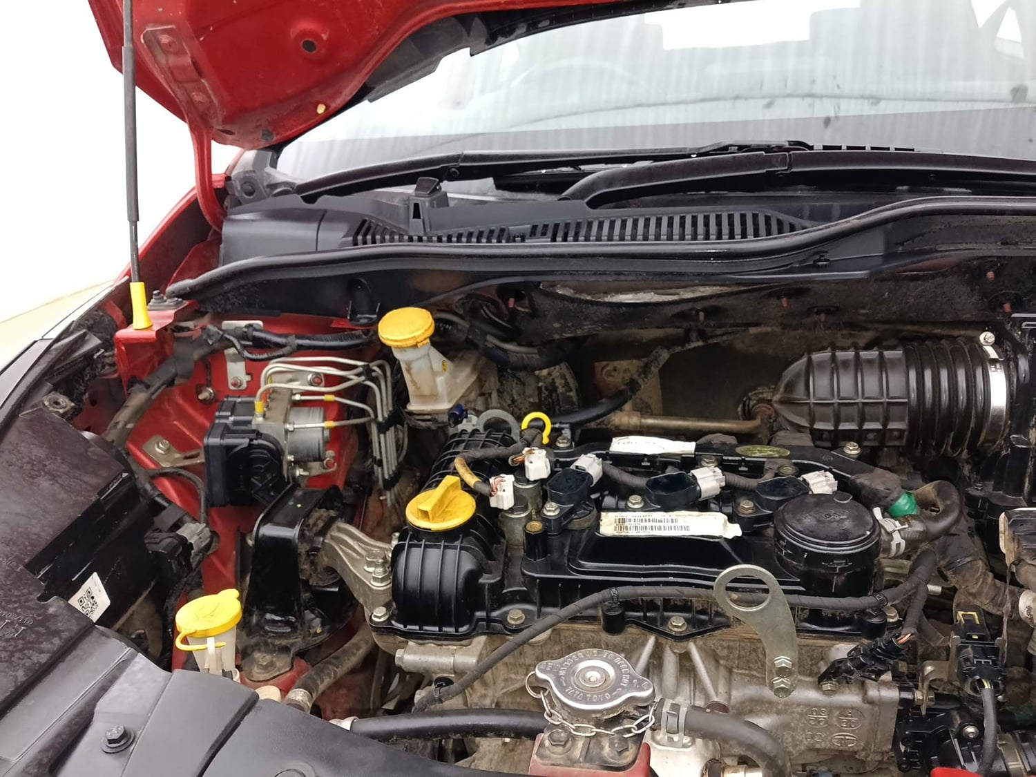Used 2020 Tata Altroz XZ Petrol Petrol Manual engine ENGINE RIGHT SIDE HINGE & APRON VIEW