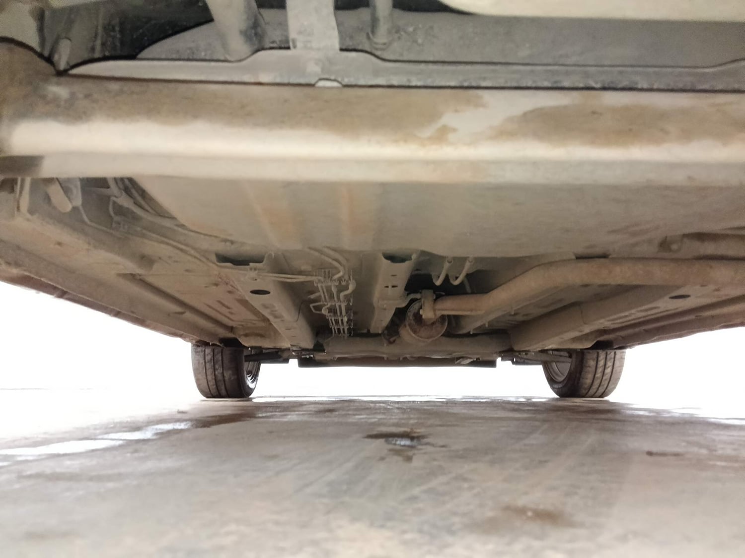Used 2020 Tata Altroz XZ Petrol Petrol Manual extra REAR UNDERBODY VIEW (TAKEN FROM REAR)