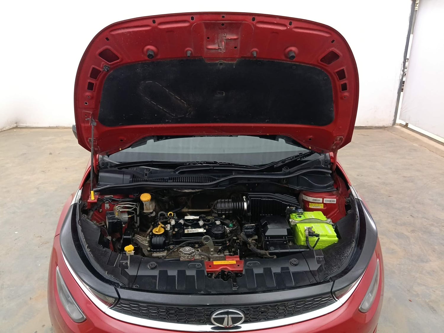 Used 2020 Tata Altroz XZ Petrol Petrol Manual engine ENGINE & BONNET OPEN FRONT VIEW
