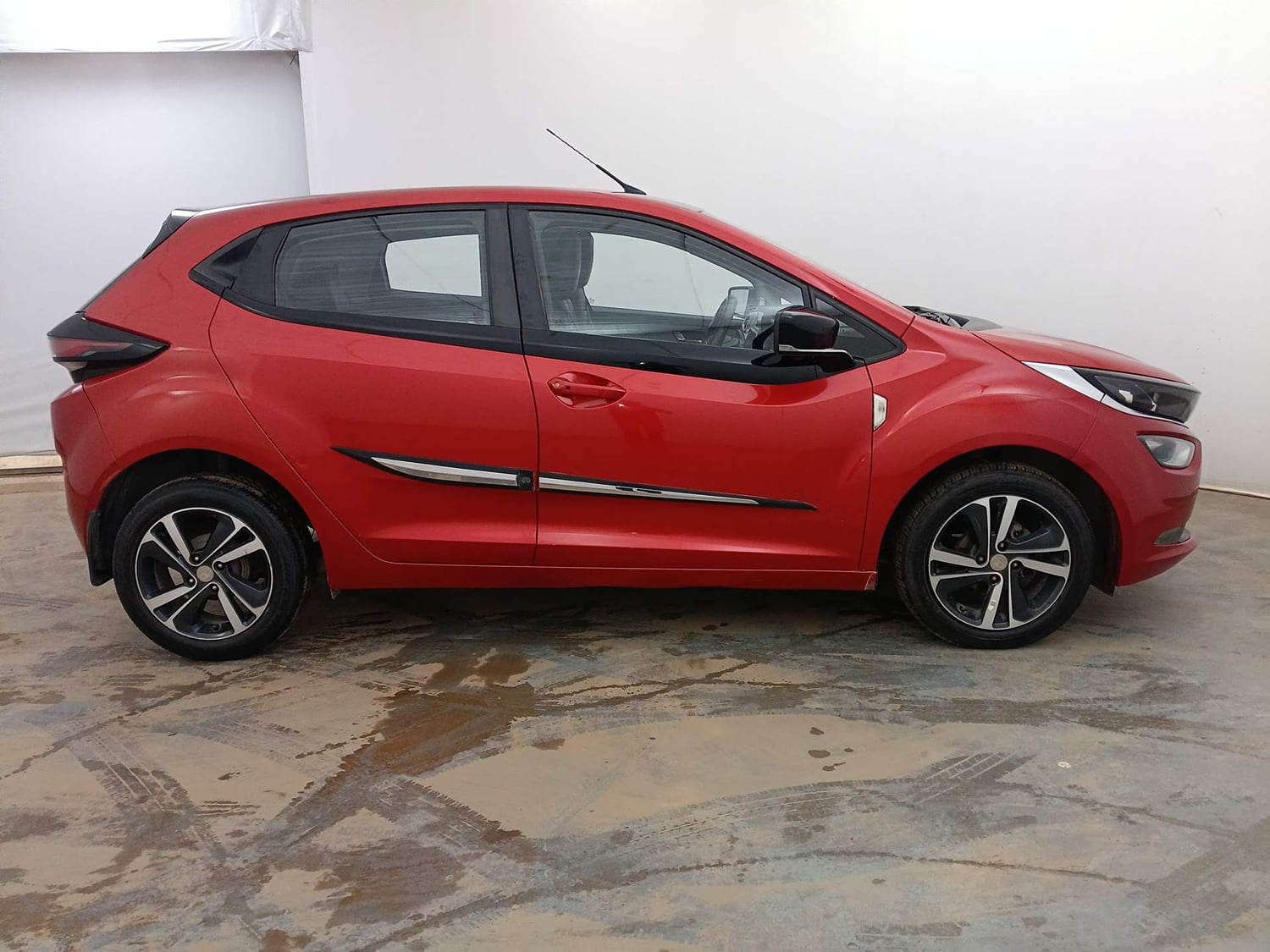 Used 2020 Tata Altroz XZ Petrol Petrol Manual exterior RIGHT SIDE VIEW