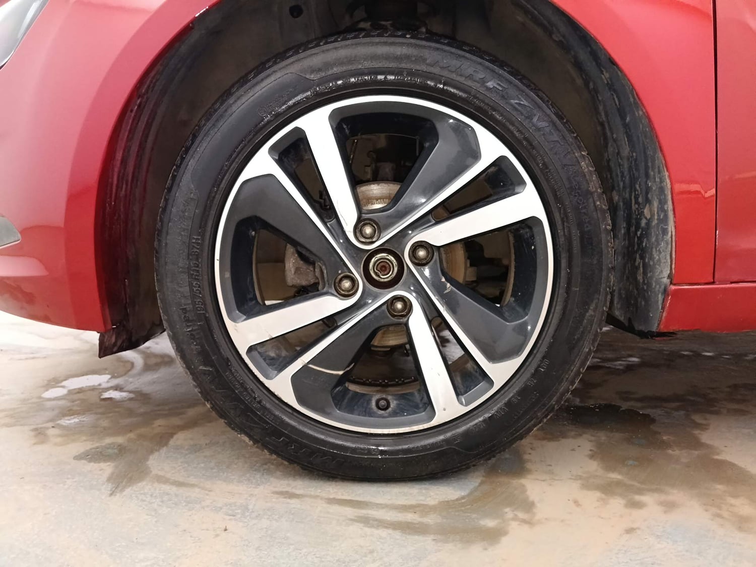 Used 2020 Tata Altroz XZ Petrol Petrol Manual tyres LEFT FRONT TYRE RIM VIEW