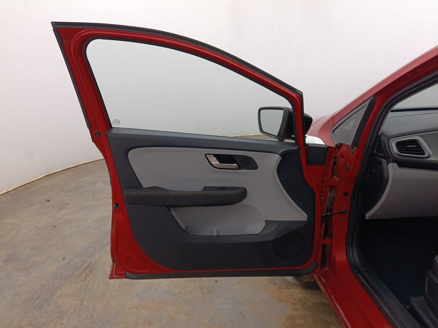 Used 2020 Tata Altroz XZ Petrol Petrol Manual interior LEFT FRONT DOOR OPEN VIEW