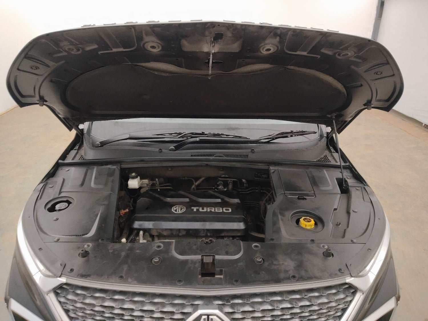 Used 2020 MG Motors Hector Sharp 1.5 DCT Petrol Petrol Automatic engine ENGINE & BONNET OPEN FRONT VIEW