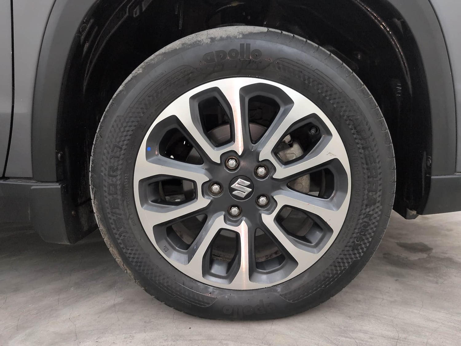 Used 2022 Maruti Suzuki Grand Vitara Zeta Smart Hybrid AT Petrol Automatic tyres RIGHT FRONT TYRE RIM VIEW