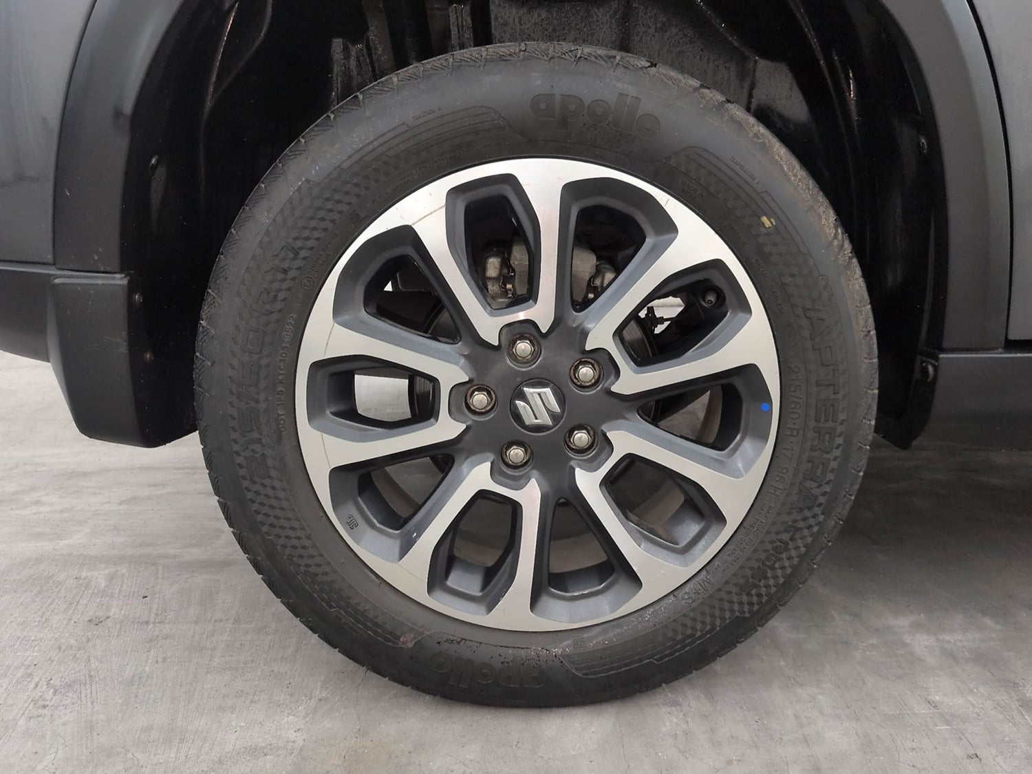 Used 2022 Maruti Suzuki Grand Vitara Zeta Smart Hybrid AT Petrol Automatic tyres RIGHT REAR TYRE RIM VIEW