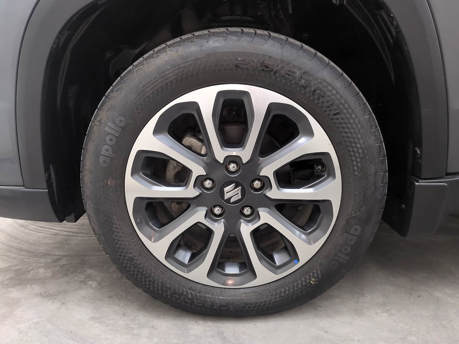 Used 2022 Maruti Suzuki Grand Vitara Zeta Smart Hybrid AT Petrol Automatic tyres LEFT FRONT TYRE RIM VIEW