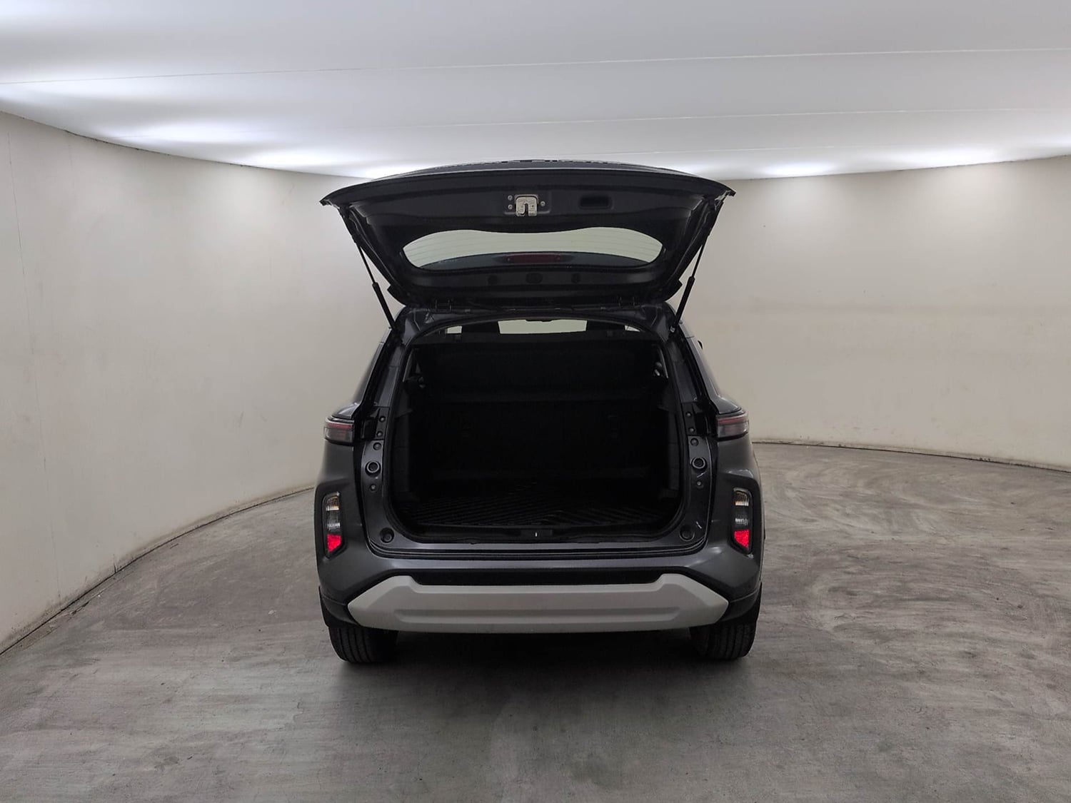 Used 2022 Maruti Suzuki Grand Vitara Zeta Smart Hybrid AT Petrol Automatic interior DICKY DOOR OPEN VIEW