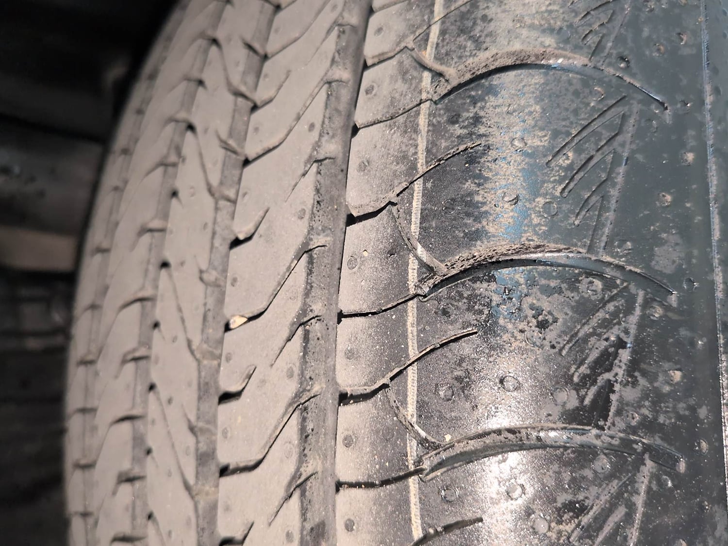 Used 2022 Maruti Suzuki Grand Vitara Zeta Smart Hybrid AT Petrol Automatic tyres LEFT REAR TYRE TREAD VIEW