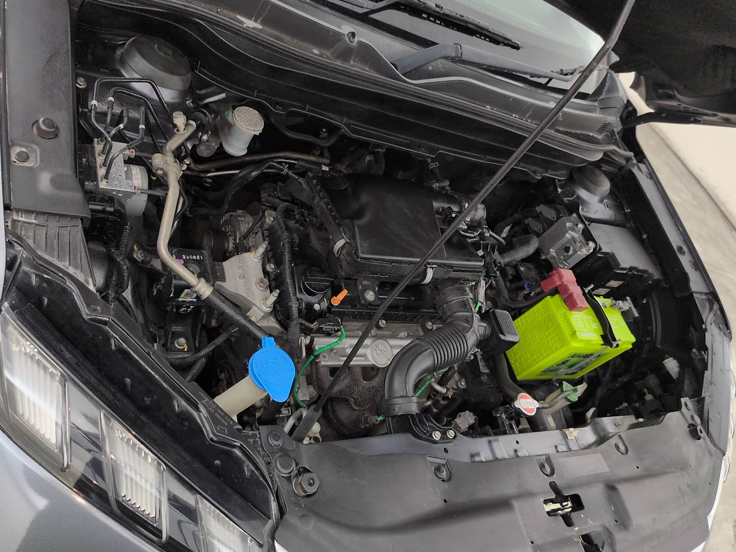 Used 2022 Maruti Suzuki Grand Vitara Zeta Smart Hybrid AT Petrol Automatic engine ENGINE RIGHT SIDE VIEW