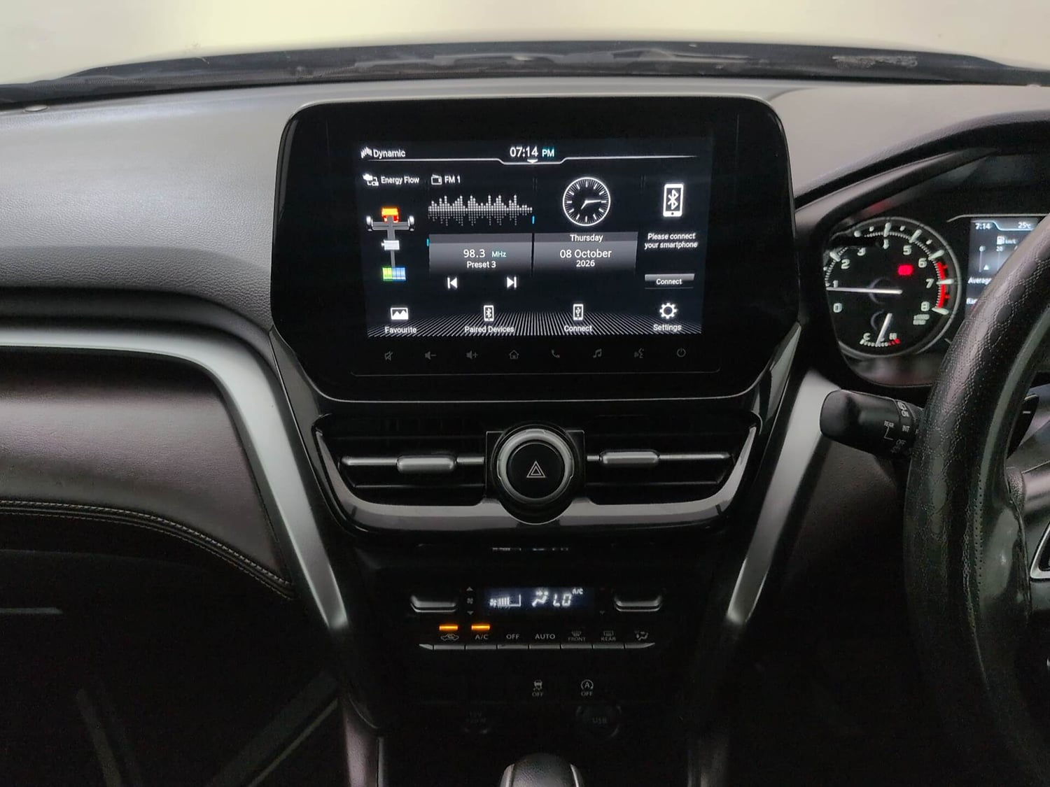 Used 2022 Maruti Suzuki Grand Vitara Zeta Smart Hybrid AT Petrol Automatic interior MUSIC SYSTEM & AC CONTROL VIEW