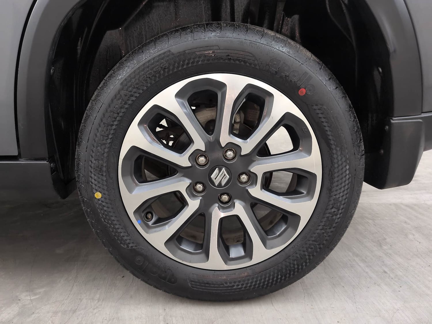 Used 2022 Maruti Suzuki Grand Vitara Zeta Smart Hybrid AT Petrol Automatic tyres LEFT REAR TYRE RIM VIEW