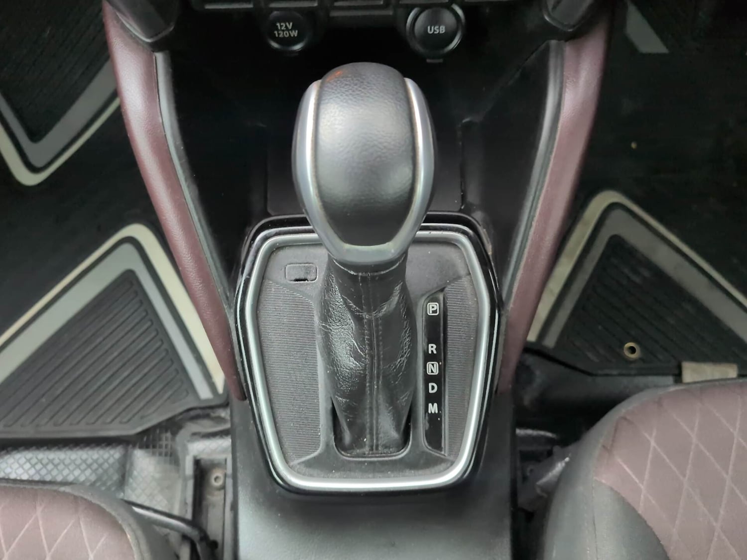 Used 2022 Maruti Suzuki Grand Vitara Zeta Smart Hybrid AT Petrol Automatic interior GEAR  KNOB VIEW
