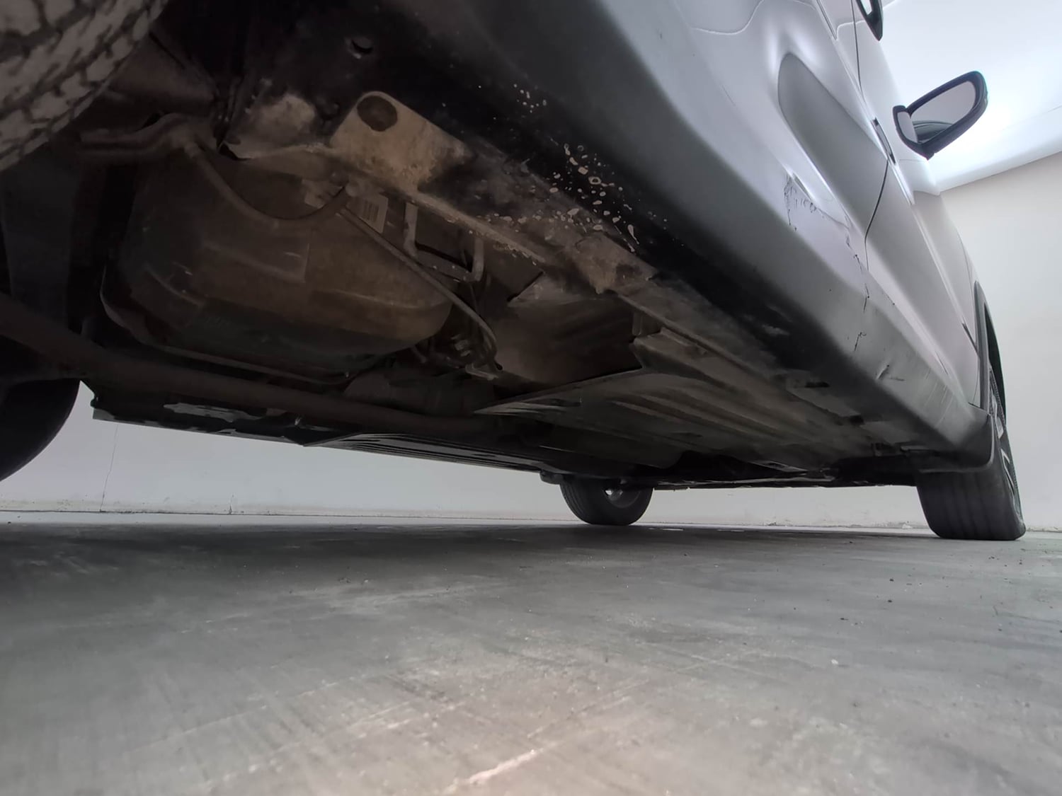 Used 2022 Maruti Suzuki Grand Vitara Zeta Smart Hybrid AT Petrol Automatic extra REAR RIGHT UNDERBODY VIEW