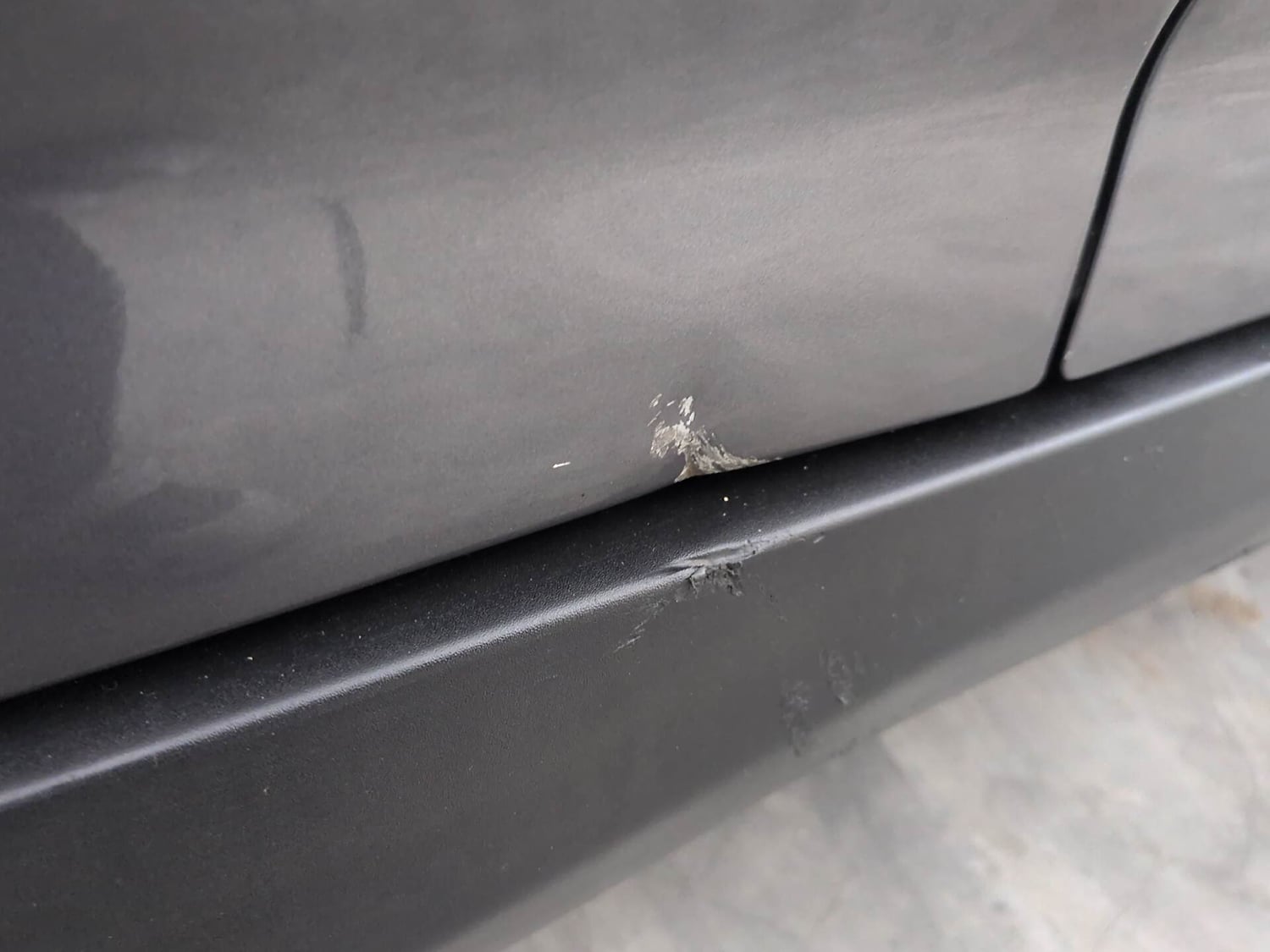 Used 2022 Maruti Suzuki Grand Vitara Zeta Smart Hybrid AT Petrol Automatic dents MINOR SCRATCH