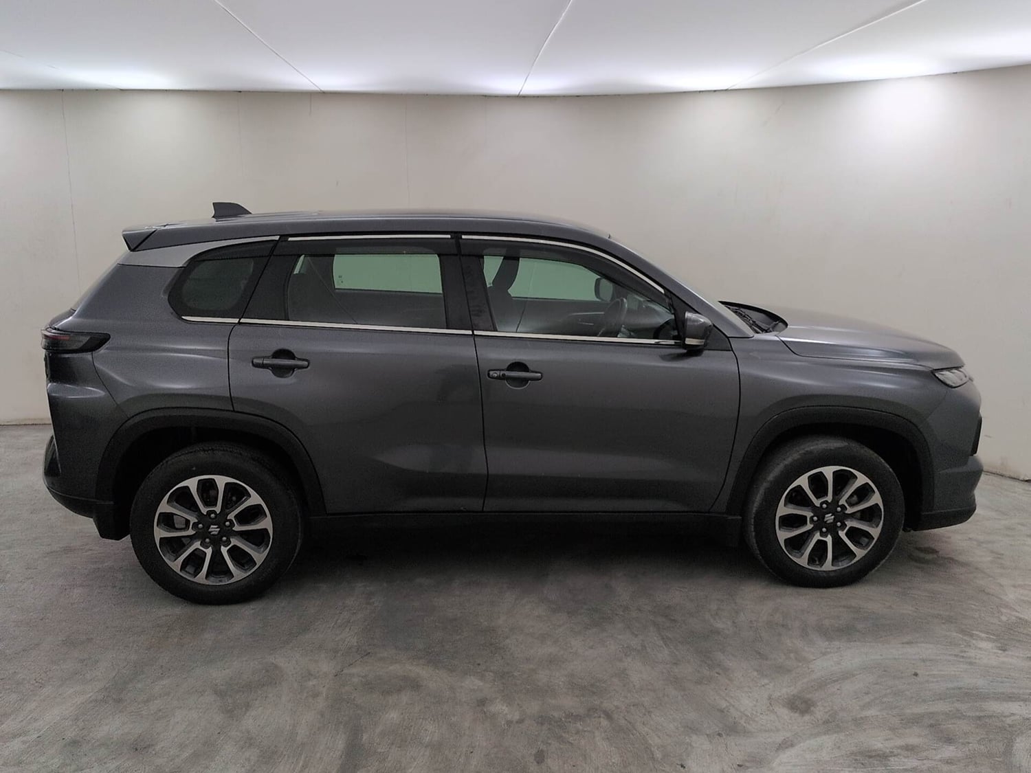 Used 2022 Maruti Suzuki Grand Vitara Zeta Smart Hybrid AT Petrol Automatic exterior RIGHT SIDE VIEW