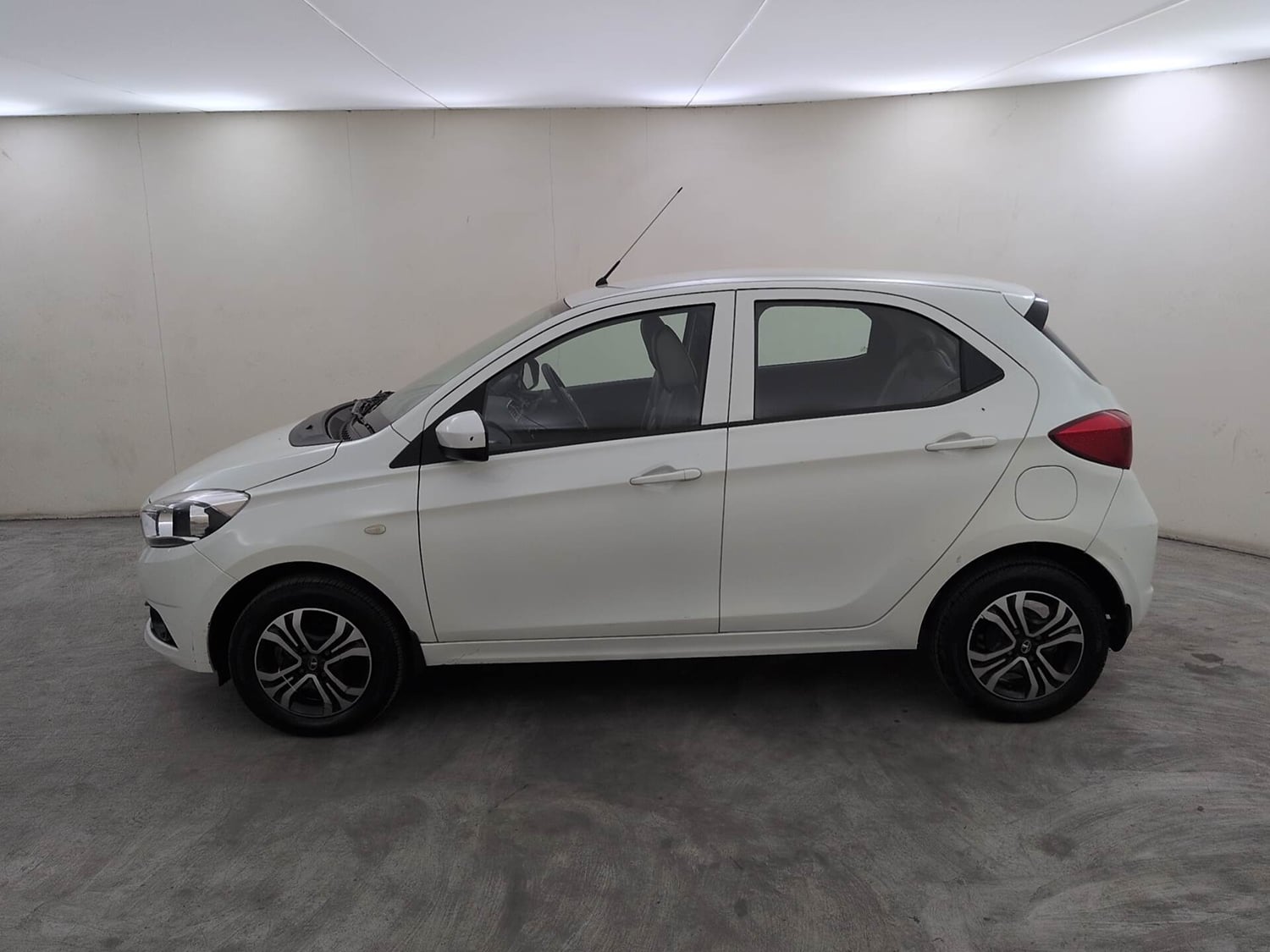 Used 2020 Tata Tiago Revotron XZA Petrol Automatic exterior LEFT SIDE VIEW