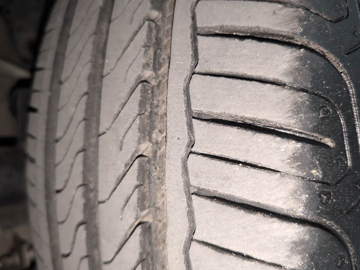 Used 2020 Tata Tiago Revotron XZA Petrol Automatic tyres LEFT FRONT TYRE TREAD VIEW