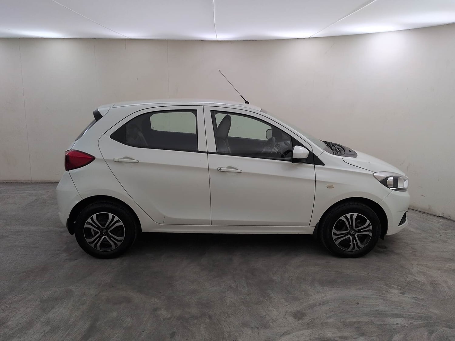 Used 2020 Tata Tiago Revotron XZA Petrol Automatic exterior RIGHT SIDE VIEW