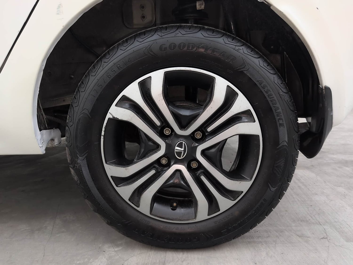 Used 2020 Tata Tiago Revotron XZA Petrol Automatic tyres LEFT REAR TYRE RIM VIEW