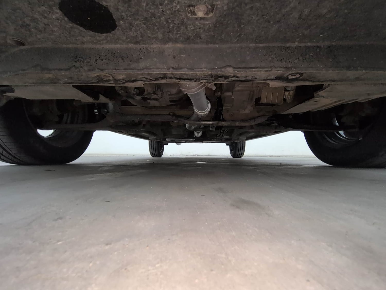 Used 2020 Tata Tiago Revotron XZA Petrol Automatic extra FRONT LEFT UNDERBODY VIEW
