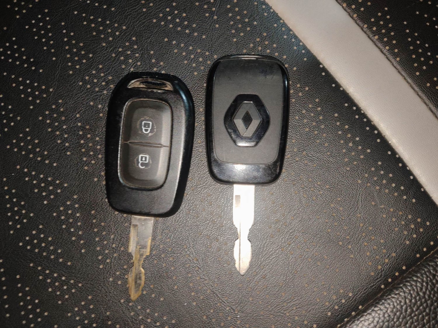 Used 2021 Renault Kwid RXT 1.0 Opt Petrol Manual extra CAR KEY VIEW