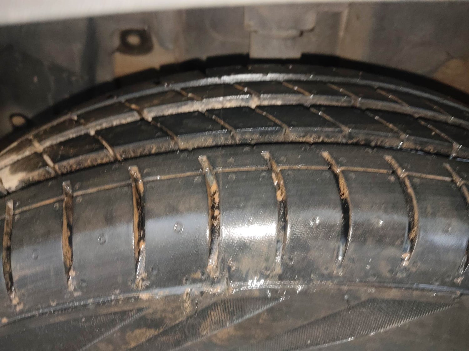 Used 2021 Renault Kwid RXT 1.0 Opt Petrol Manual tyres LEFT FRONT TYRE TREAD VIEW