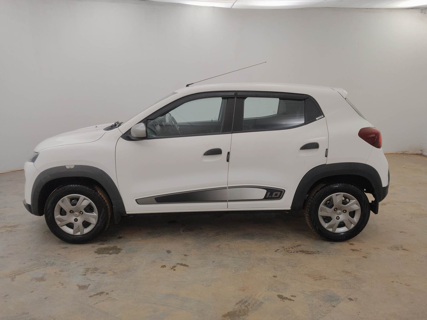 Used 2021 Renault Kwid RXT 1.0 Opt Petrol Manual exterior LEFT SIDE VIEW