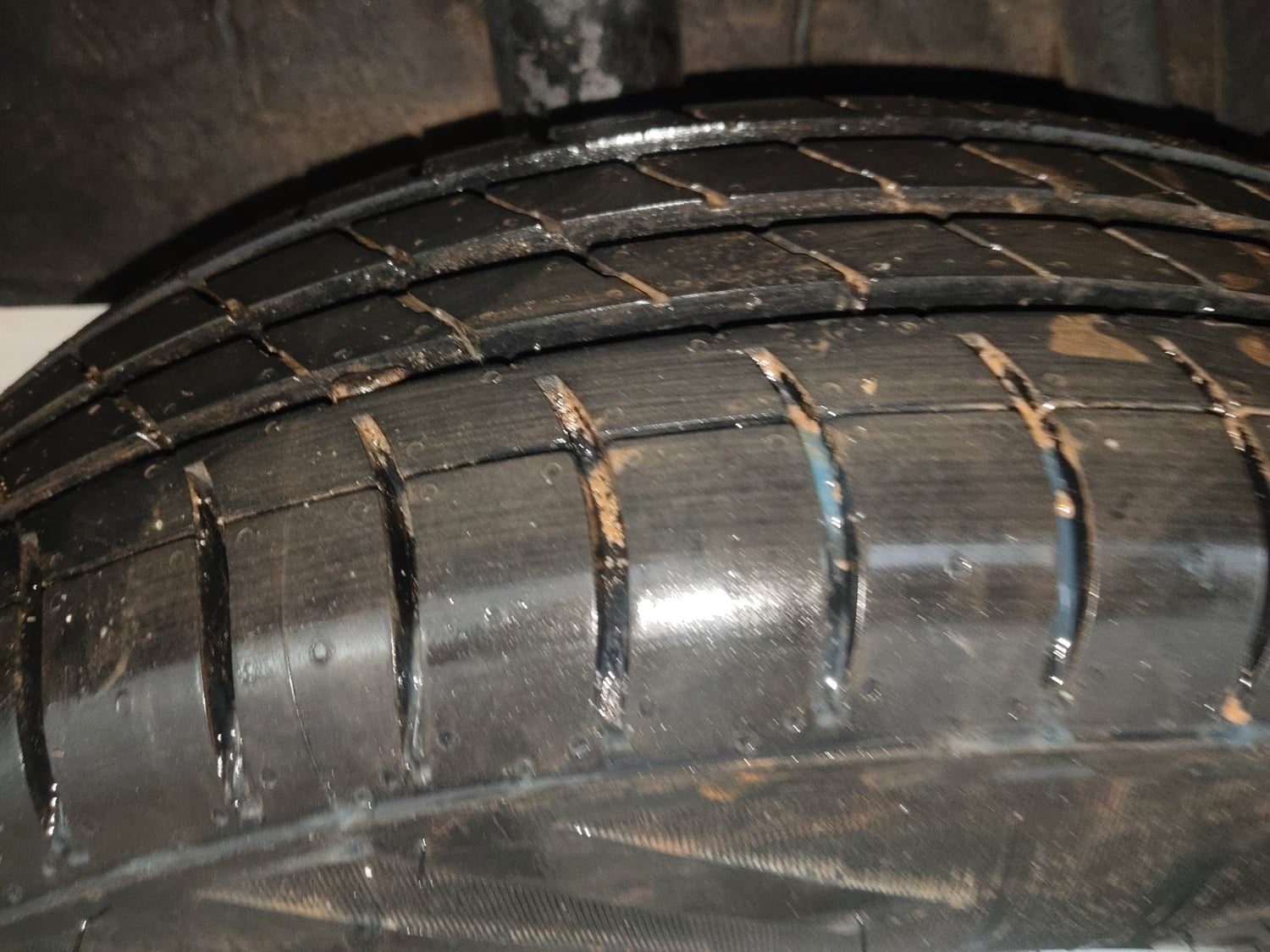 Used 2021 Renault Kwid RXT 1.0 Opt Petrol Manual tyres RIGHT REAR TYRE TREAD VIEW