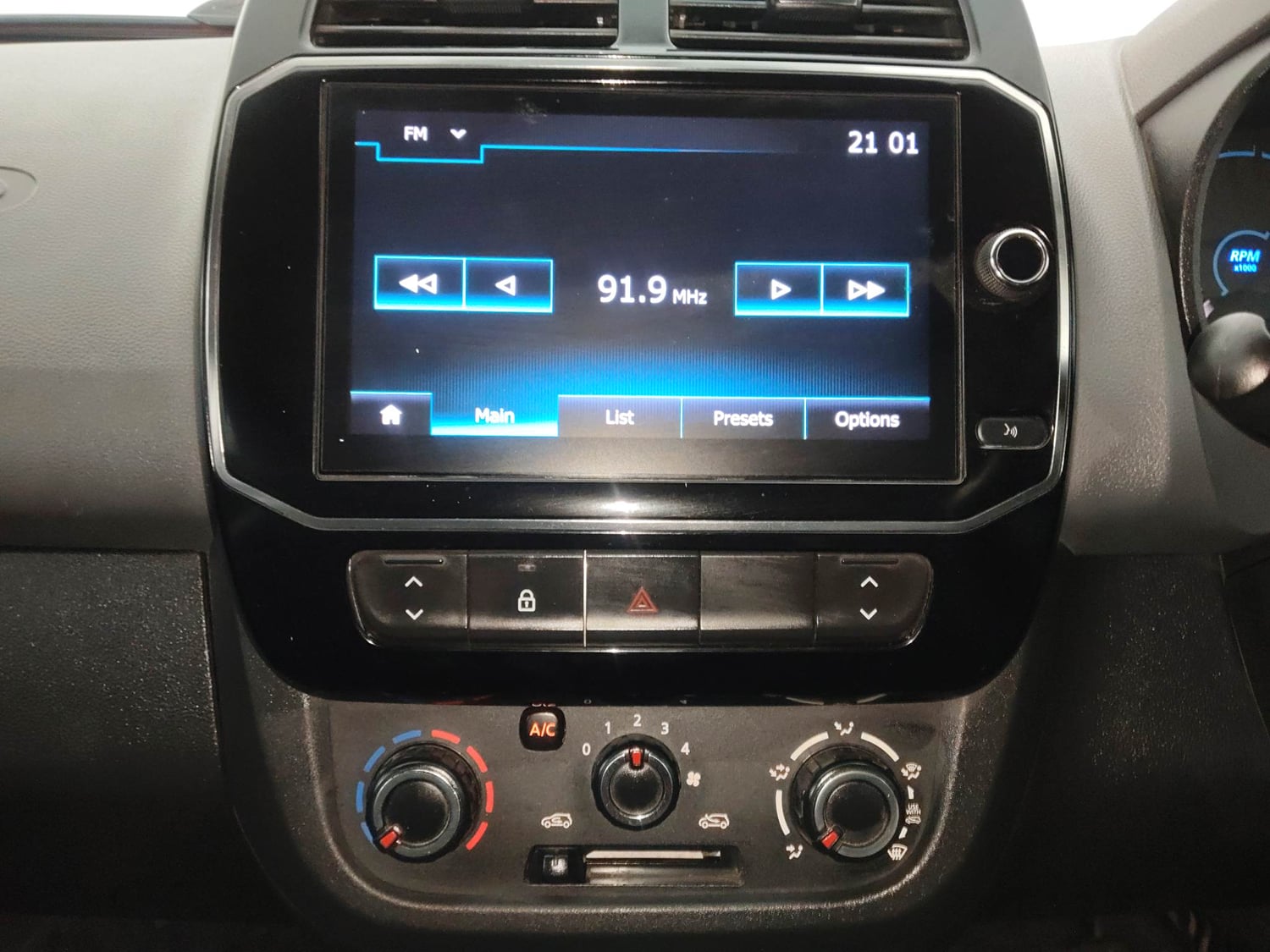 Used 2021 Renault Kwid RXT 1.0 Opt Petrol Manual interior MUSIC SYSTEM & AC CONTROL VIEW