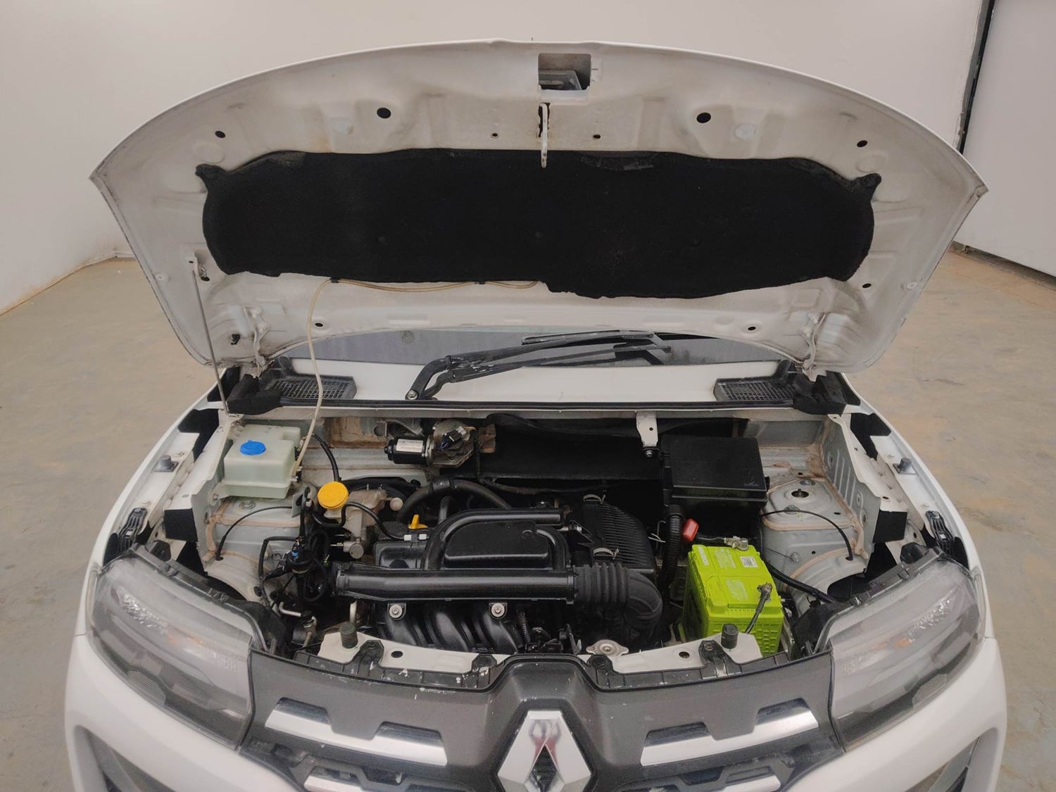 Used 2021 Renault Kwid RXT 1.0 Opt Petrol Manual engine ENGINE & BONNET OPEN FRONT VIEW