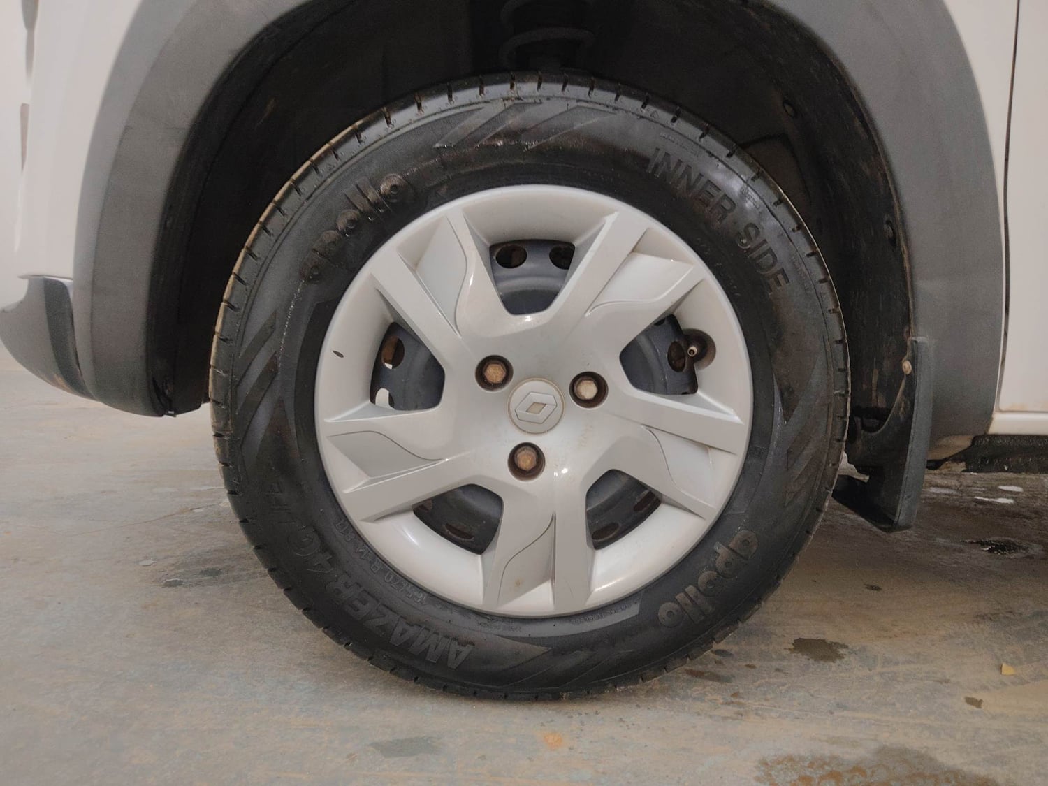 Used 2021 Renault Kwid RXT 1.0 Opt Petrol Manual tyres LEFT FRONT TYRE RIM VIEW