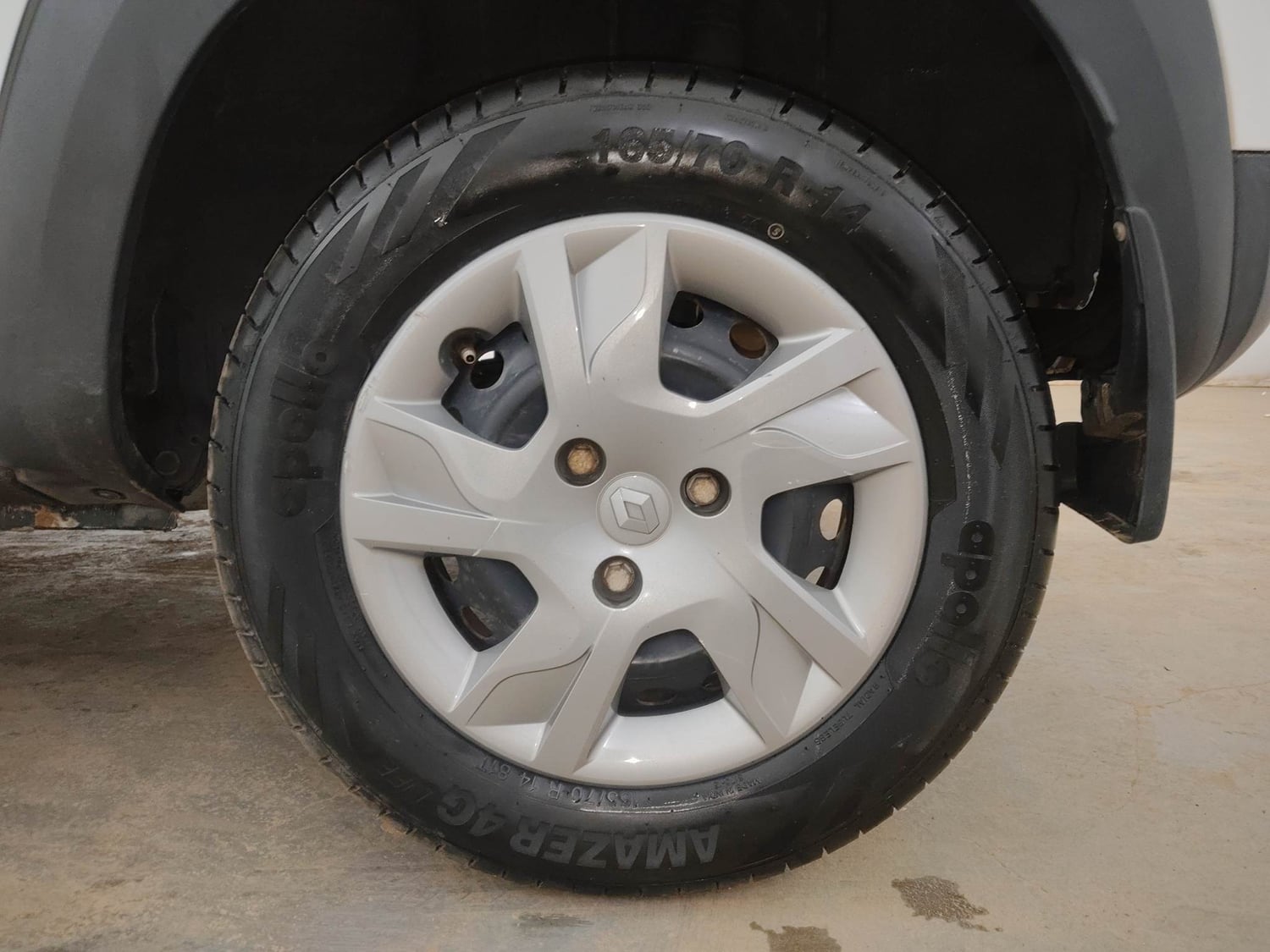 Used 2021 Renault Kwid RXT 1.0 Opt Petrol Manual tyres LEFT REAR TYRE RIM VIEW