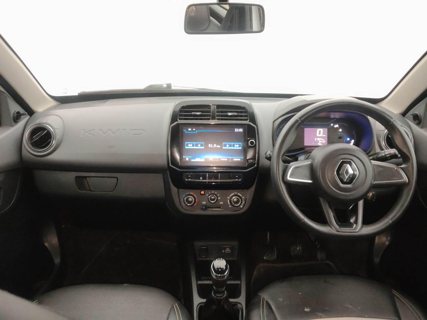 Used 2021 Renault Kwid RXT 1.0 Opt Petrol Manual interior DASHBOARD VIEW