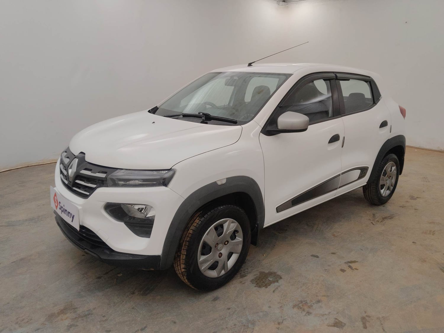 Used 2021 Renault Kwid RXT 1.0 Opt Petrol Manual exterior LEFT FRONT CORNER VIEW