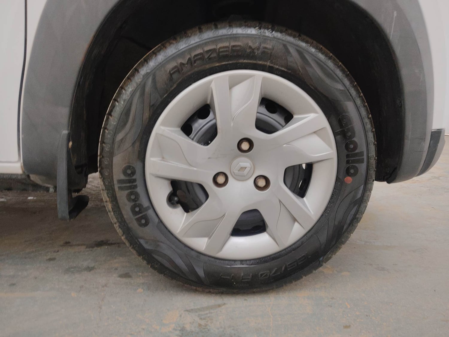 Used 2021 Renault Kwid RXT 1.0 Opt Petrol Manual tyres RIGHT FRONT TYRE RIM VIEW