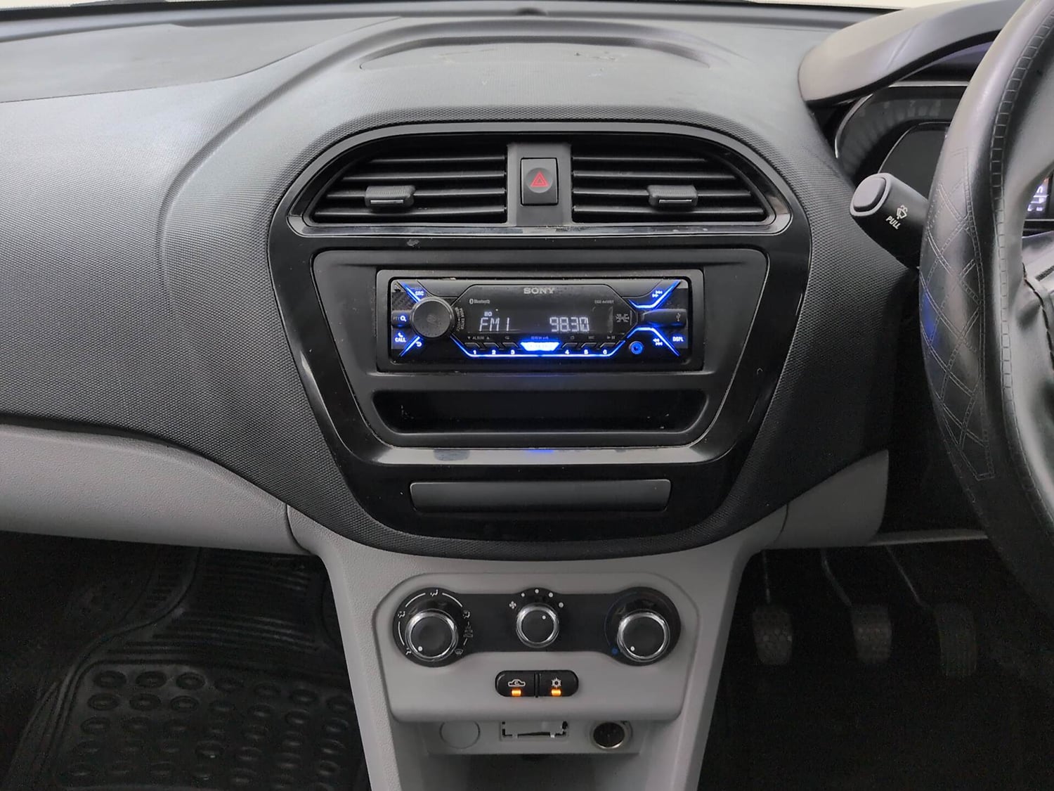 Used 2021 Tata Tiago XE Petrol Manual interior MUSIC SYSTEM & AC CONTROL VIEW