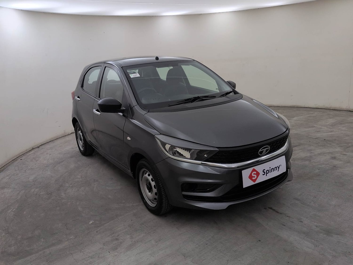 Used 2021 Tata Tiago XE Petrol Manual exterior RIGHT FRONT CORNER VIEW