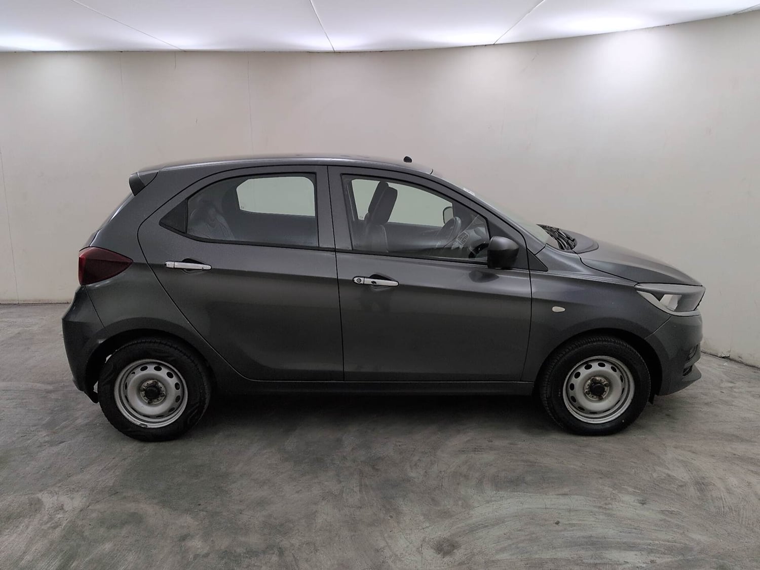 Used 2021 Tata Tiago XE Petrol Manual exterior RIGHT SIDE VIEW