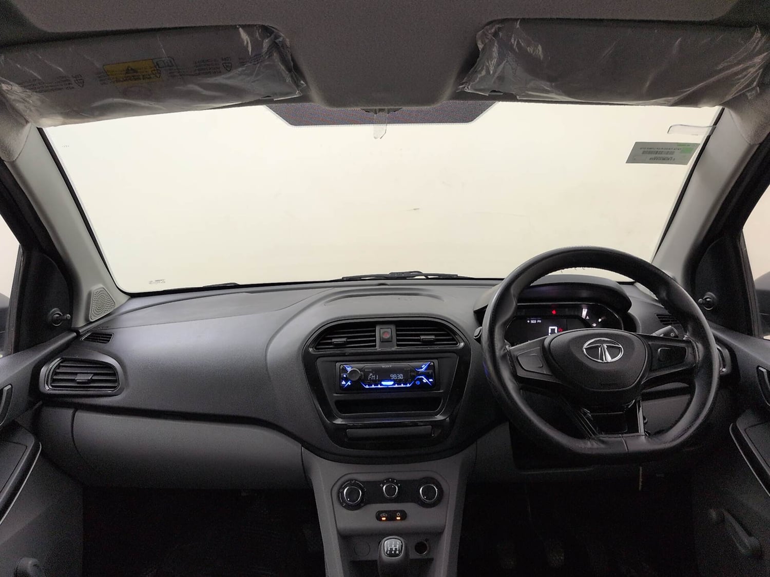 Used 2021 Tata Tiago XE Petrol Manual interior DASHBOARD VIEW