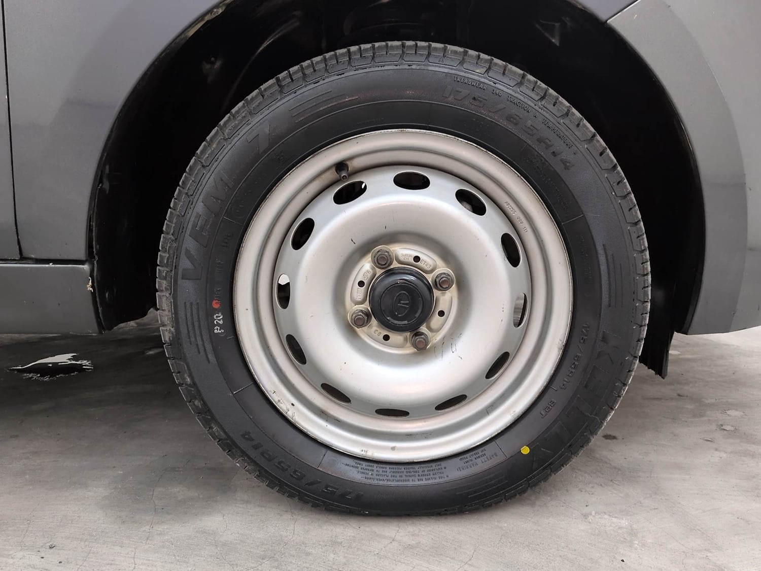 Used 2021 Tata Tiago XE Petrol Manual tyres RIGHT FRONT TYRE RIM VIEW