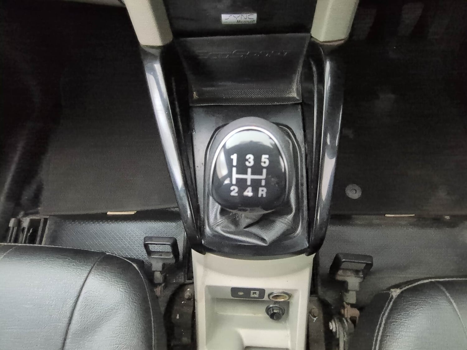 Used 2014 Ford EcoSport Titanium 1.5 TDCi Diesel Manual interior GEAR  KNOB VIEW