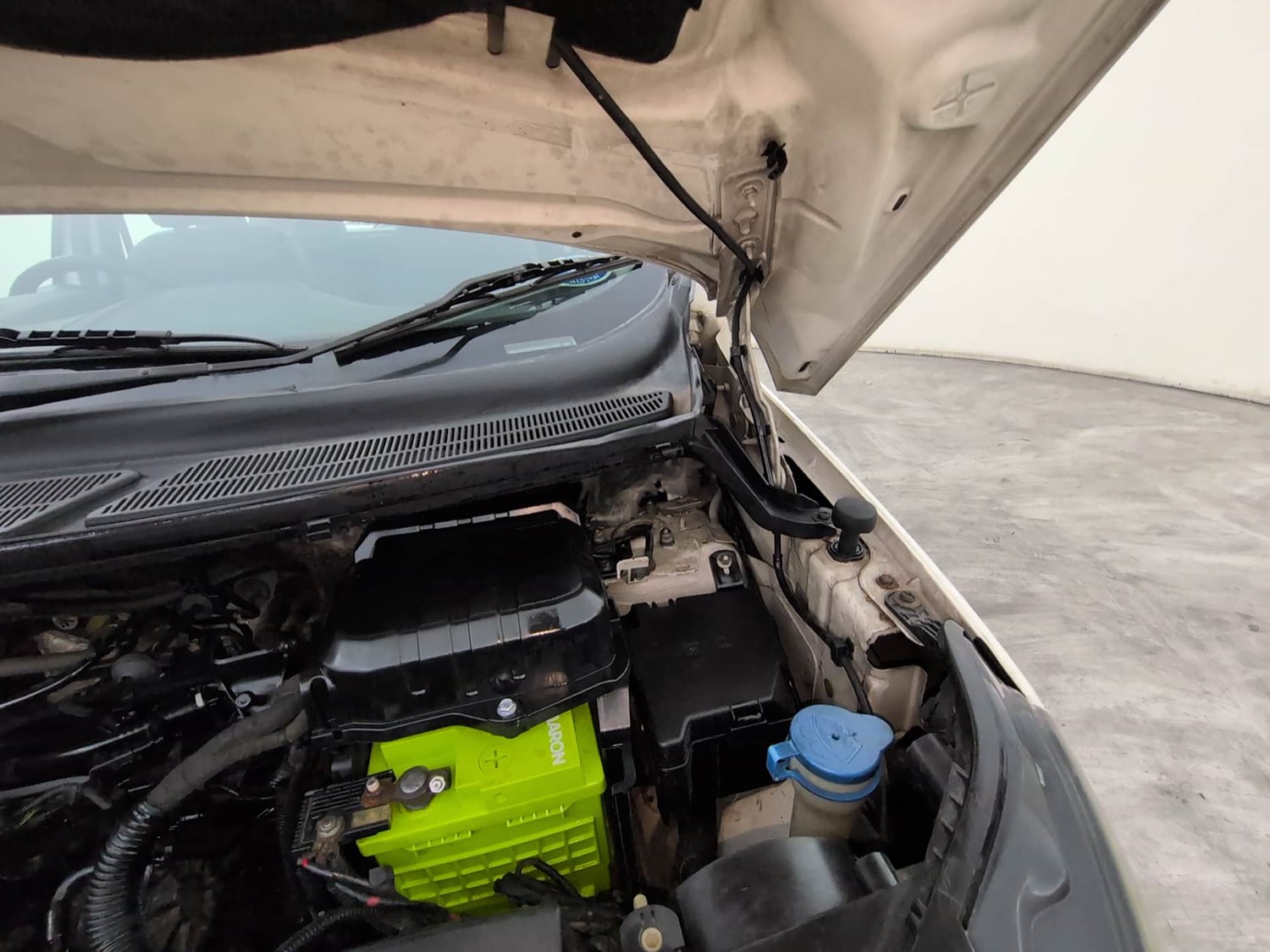 Used 2014 Ford EcoSport Titanium 1.5 TDCi Diesel Manual engine ENGINE LEFT SIDE HINGE & APRON VIEW