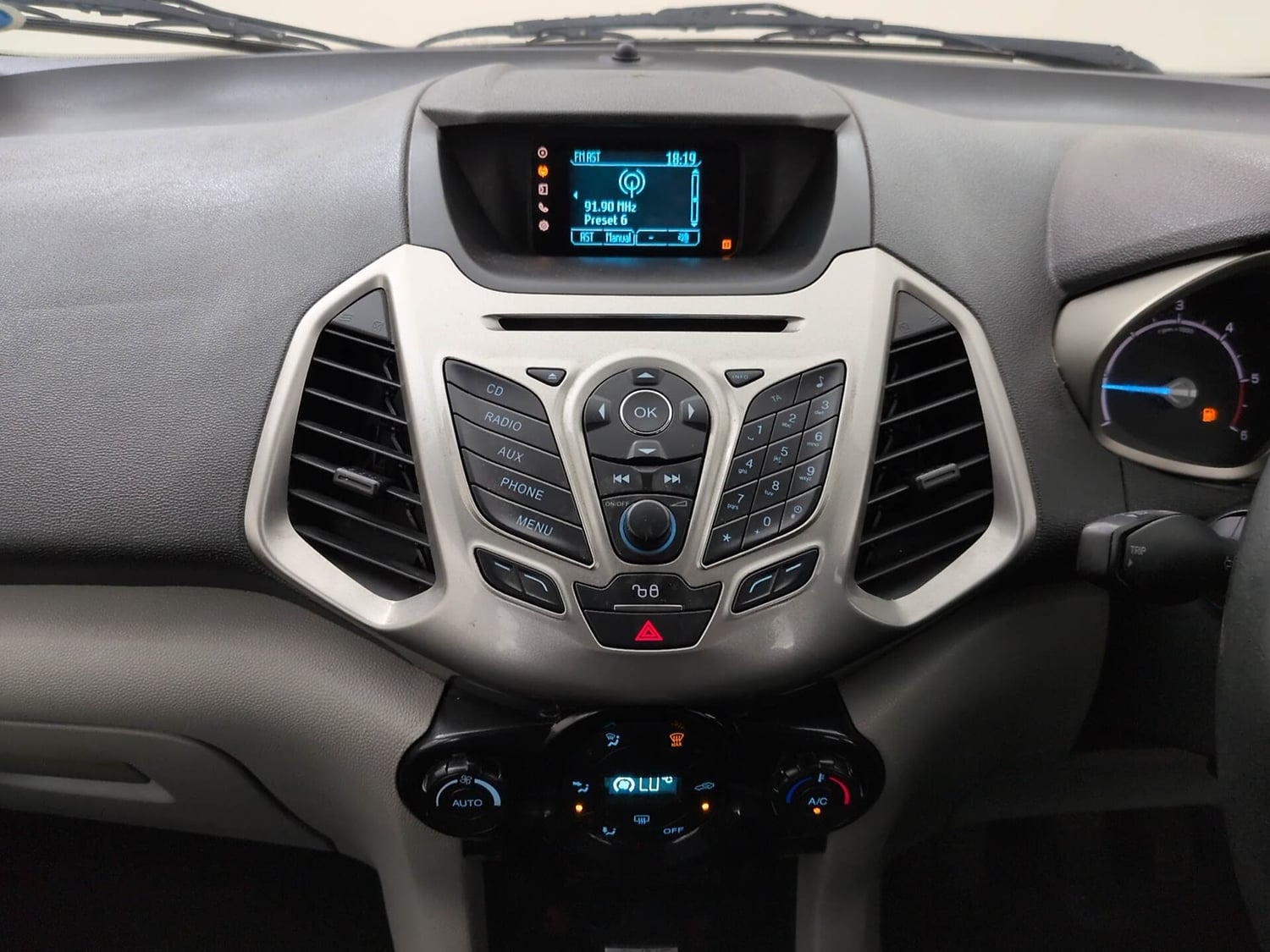 Used 2014 Ford EcoSport Titanium 1.5 TDCi Diesel Manual interior MUSIC SYSTEM & AC CONTROL VIEW