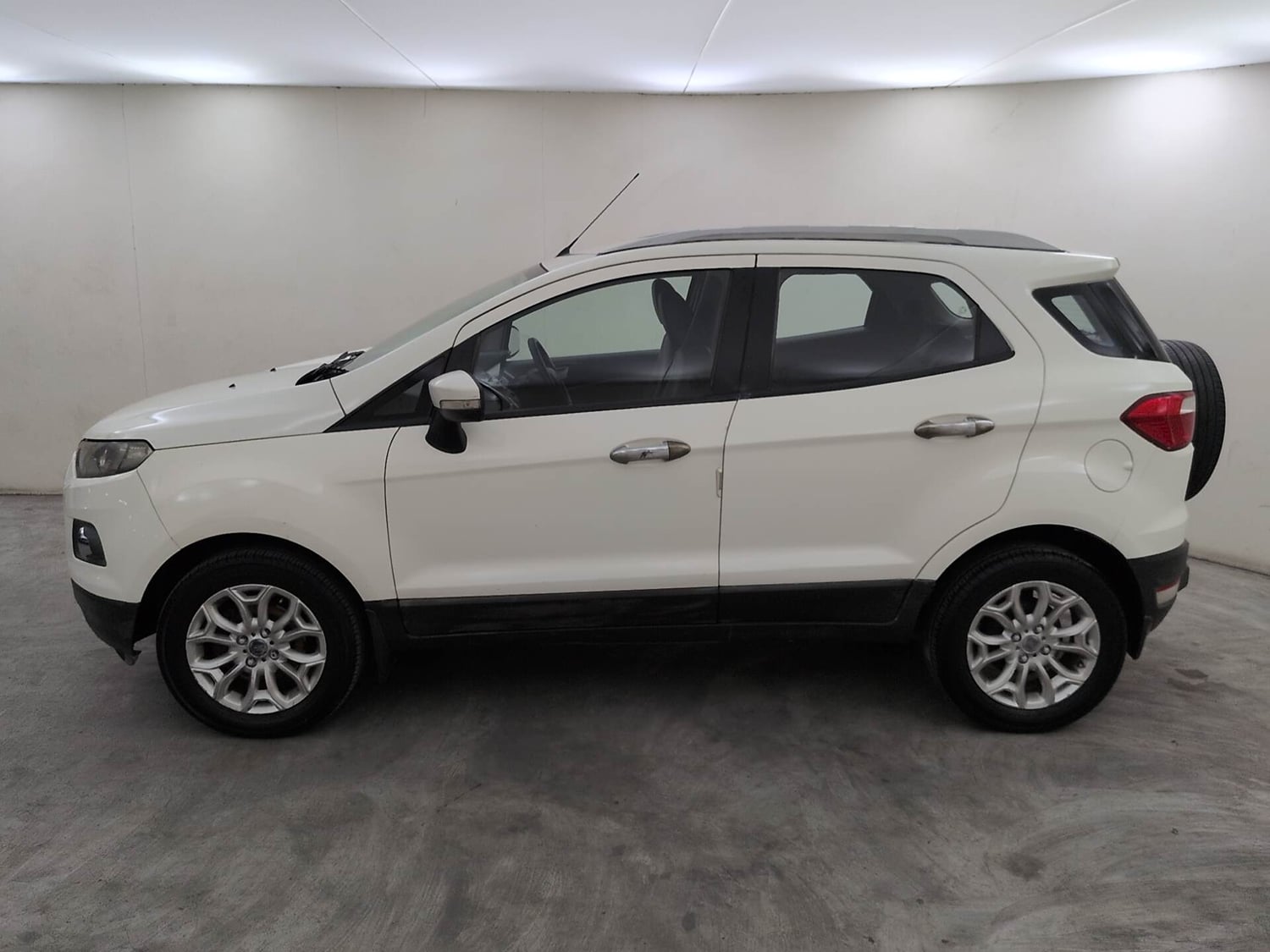 Used 2014 Ford EcoSport Titanium 1.5 TDCi Diesel Manual exterior LEFT SIDE VIEW