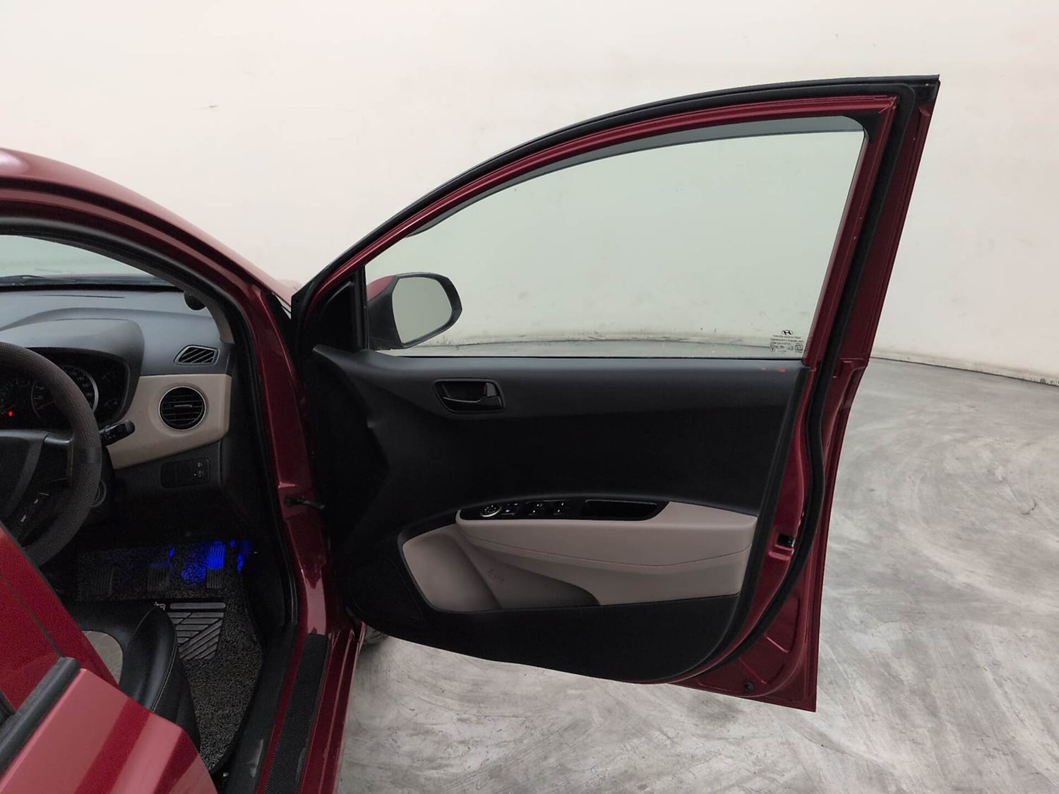 Used 2017 Hyundai Grand i10 Magna 1.2 Kappa VTVT Petrol Manual interior RIGHT FRONT DOOR OPEN VIEW