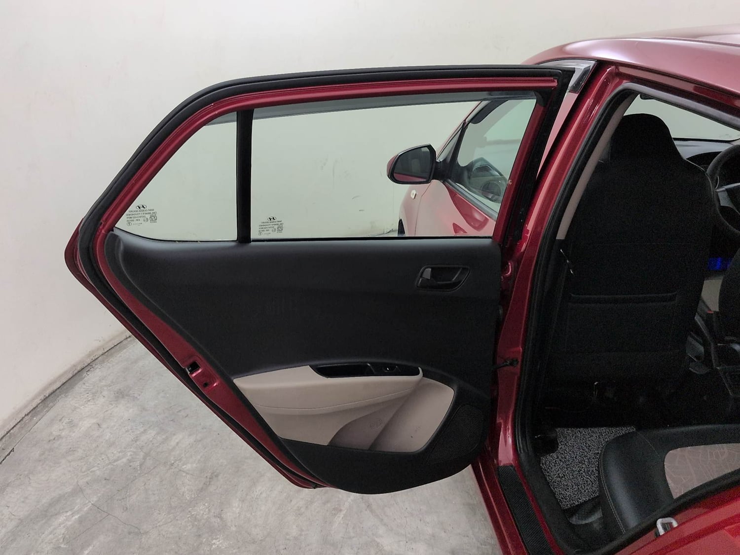 Used 2017 Hyundai Grand i10 Magna 1.2 Kappa VTVT Petrol Manual interior LEFT REAR DOOR OPEN VIEW